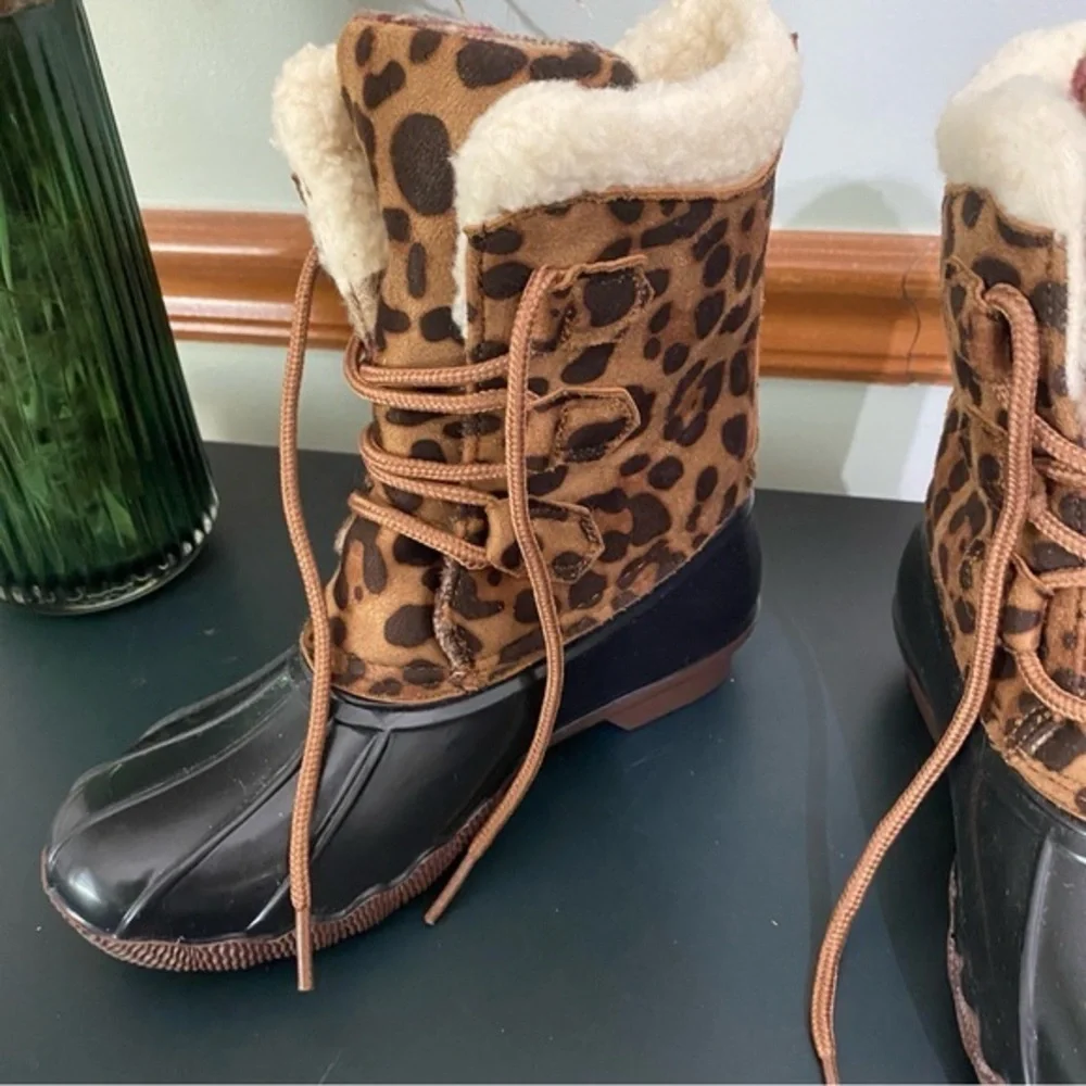 Jessica‎ Carlyle Duck Boots Big Girl Size 2 Color Black  Leopard Print￼